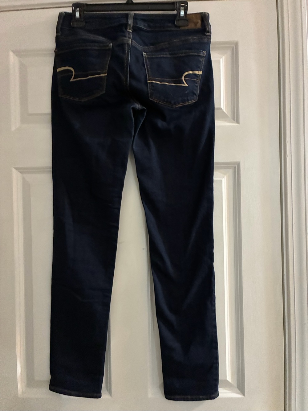 American Eagle Outfitters Navy Skinny Jeans Paired With XS Banana Republic Top